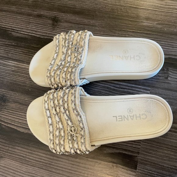 🔥Chanel White Multi Chain Summer Slide Sandals.😎🔥 - Picture 2 of 9